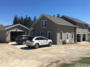 302 S Charles St, Calmar, IA 52132