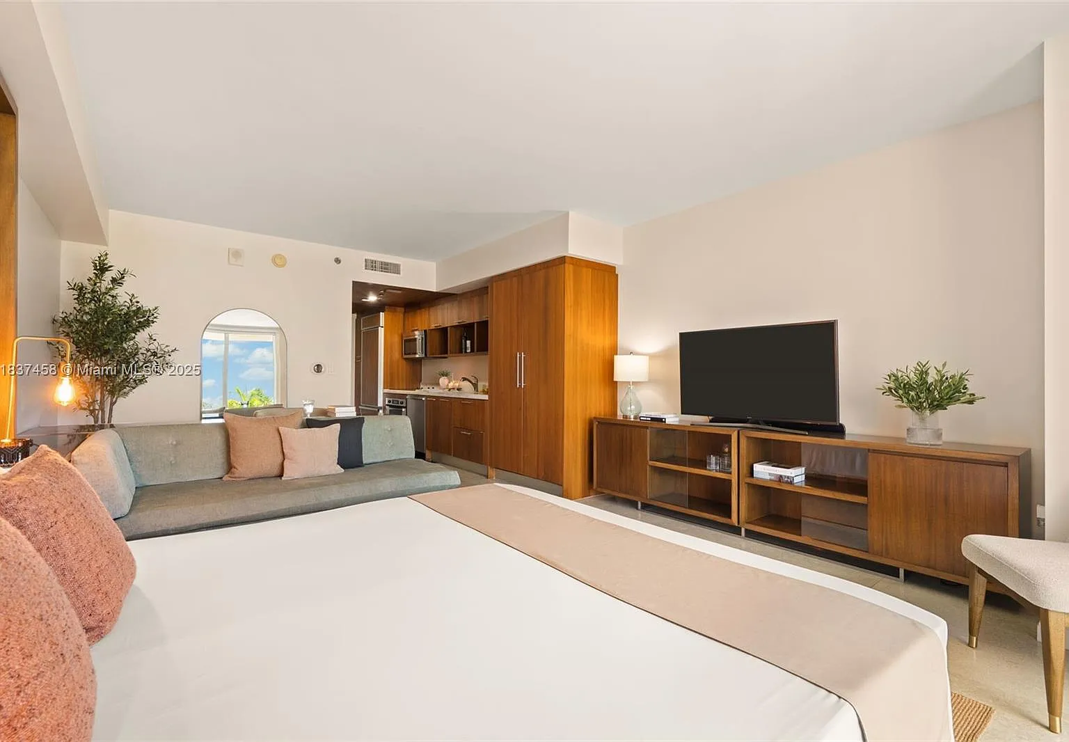 50 Biscayne Condo — Photo 4