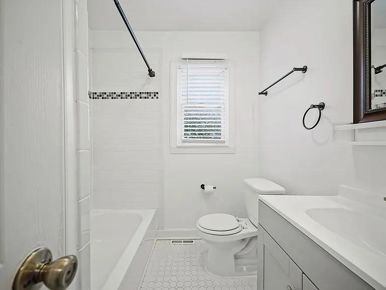 539 Austin St — Photo 20