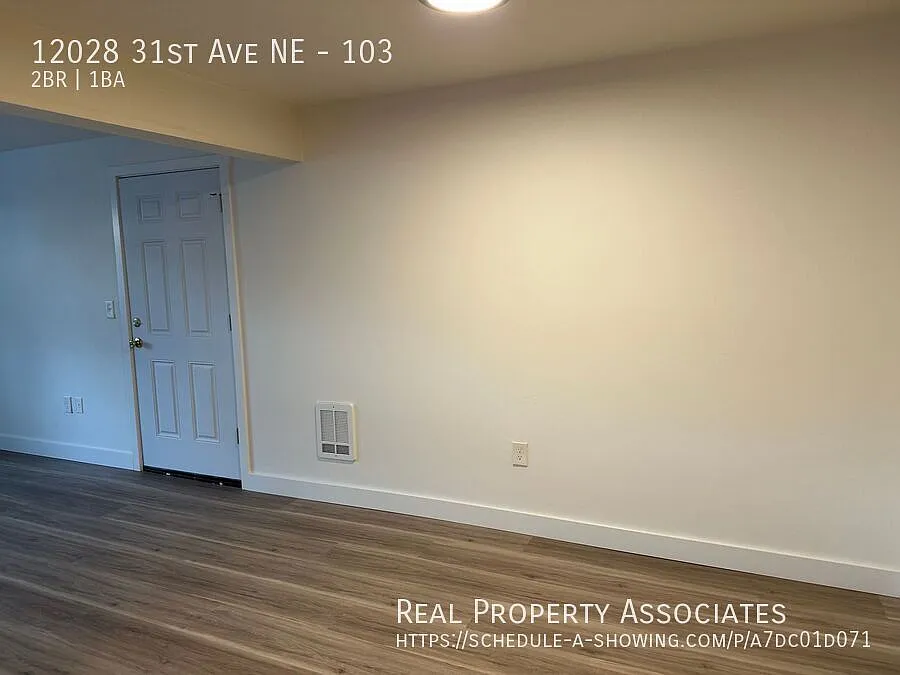 Lake City Apartment — Photo 4
