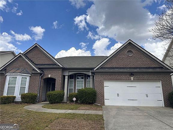 2nd image of 825 Stonehaven Rd SW