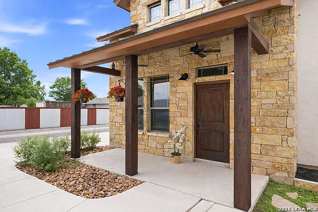 3 bed, 2.5 bath, 1377 sqft, $2,400 — Photo 4