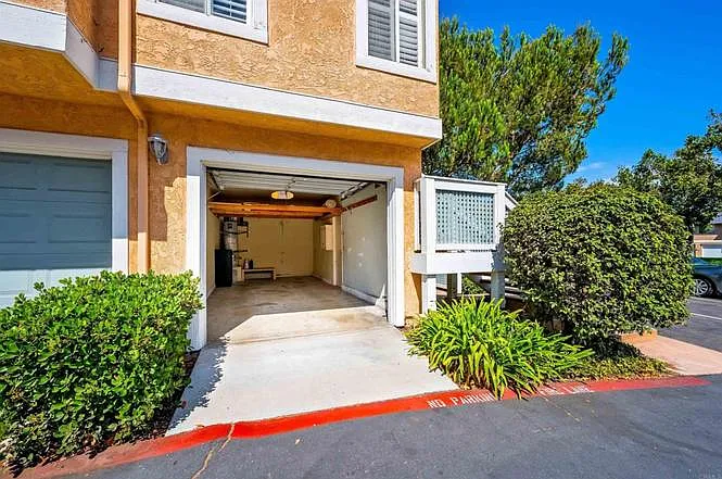 2 bed, 791 sqft, $2,600 — Photo 2