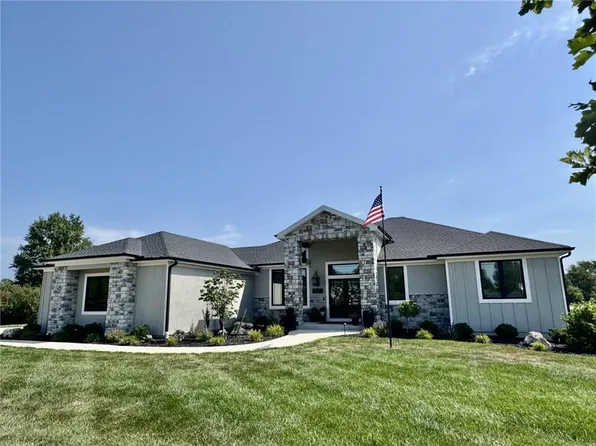7555 NW Fawn Cir, Kansas City, MO 64152