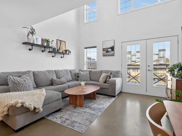 2233 N 34th Ave SW #373, Calgary, AB T2T 6N2