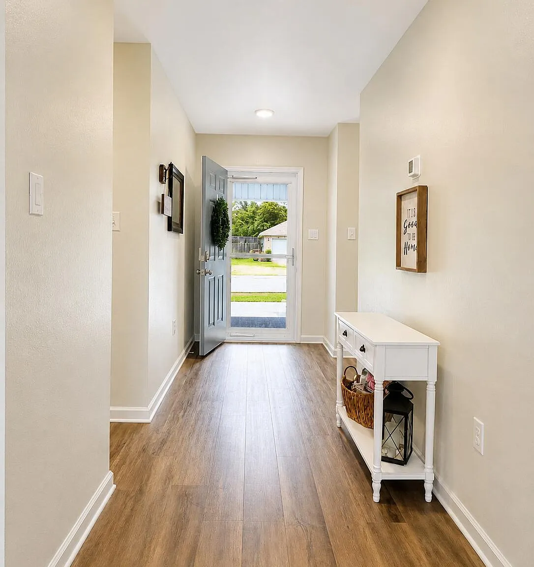 4 bed, 2.0 bath, 2054 sqft, $2,300 — Photo 2