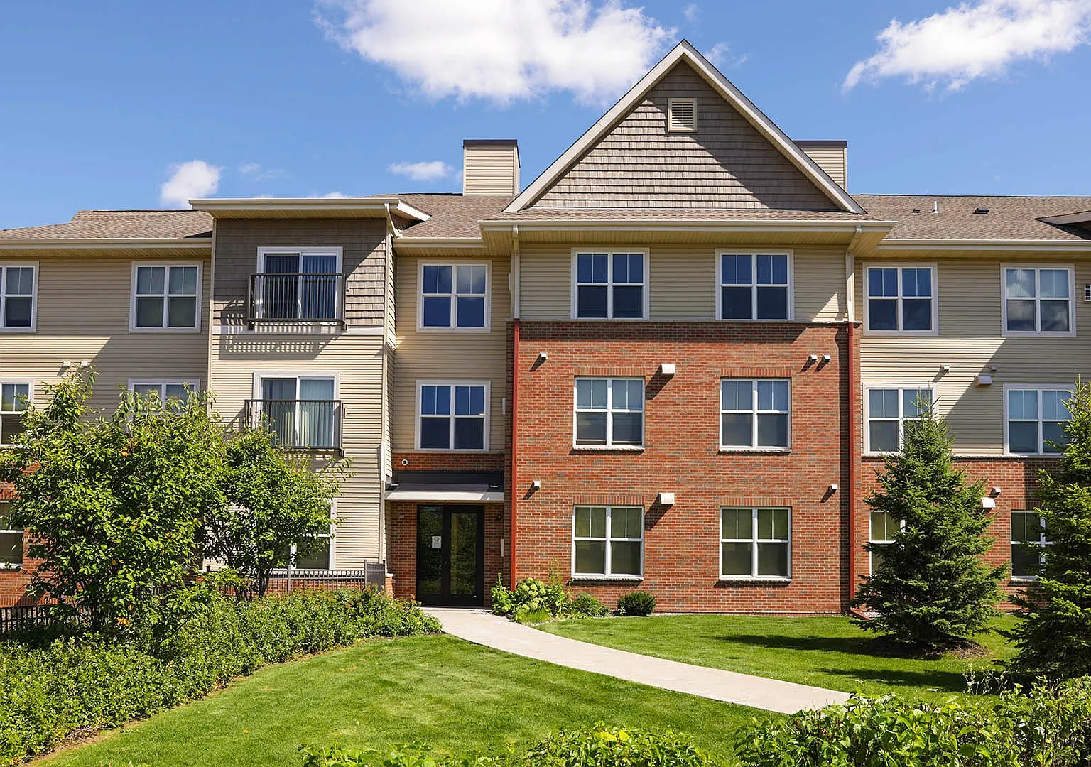 Bottineau Ridge Apartments — Photo 1