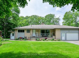 105 Wellington St, Gravenhurst, ON P1P 1B2