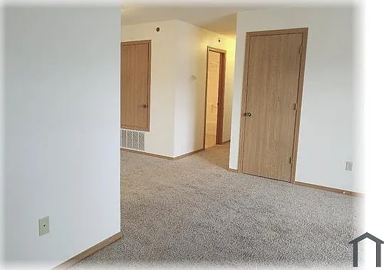 810 E 8th St #208 — Photo 3