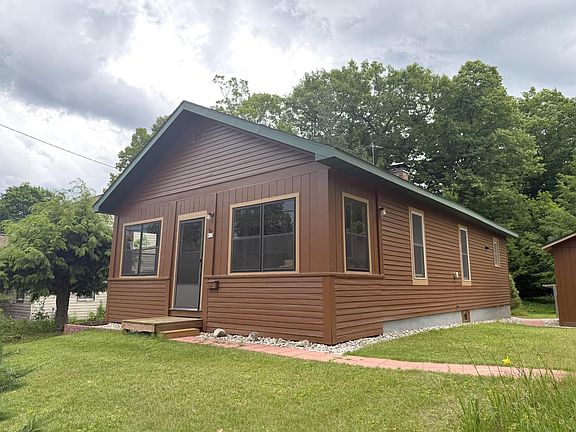 2nd image of 813 Balsam St