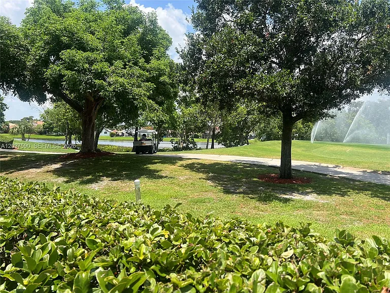 9531 Seagrape Dr #305 — Photo 4