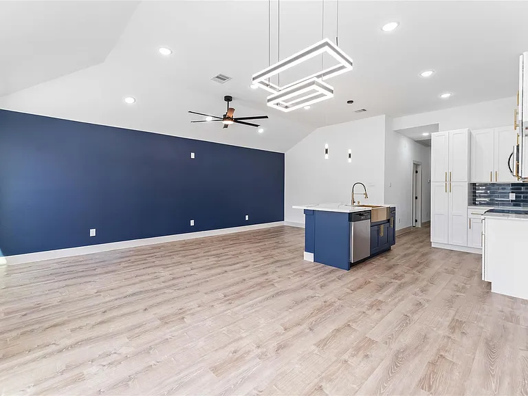 9001 Nyssa St #B — Photo 4