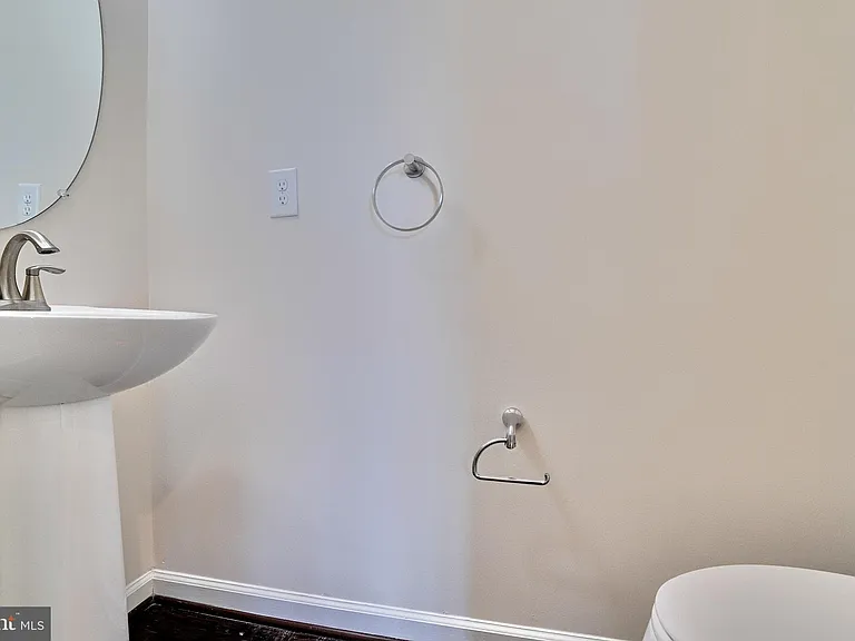 8016 Blue Stream Dr — Photo 14