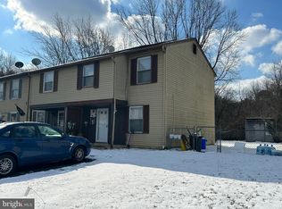 548 W Loch Lomond Dr, Sicklerville, NJ 08081