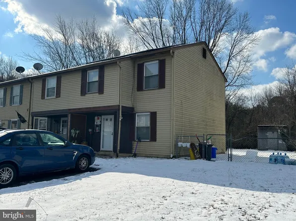 548 W Loch Lomond Dr, Sicklerville, NJ 08081