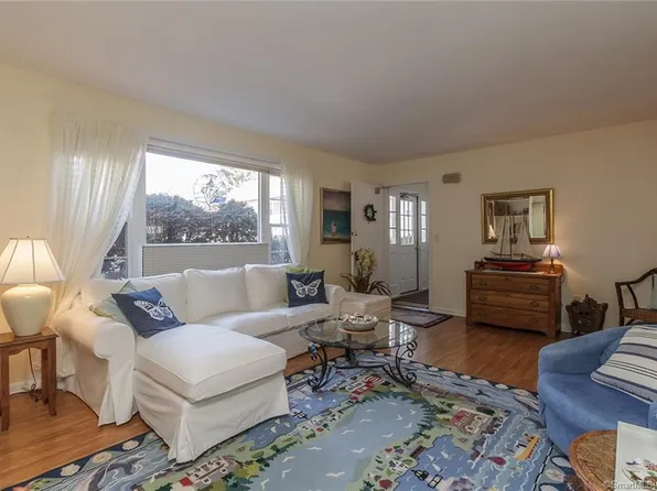 18 Village Walk, Wilton, CT 06897