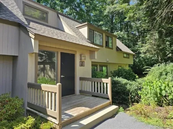 32 Crocus Ln #32, Avon, CT 06001