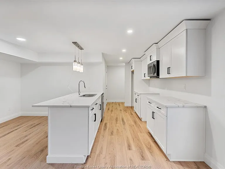 253 Livingstone Cres — Photo 4
