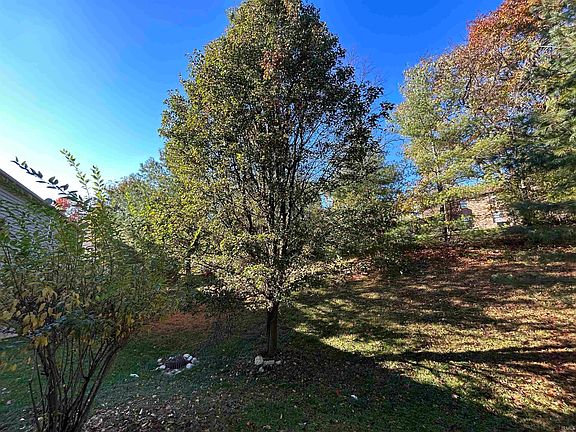 5th image of 711 E Bayberry Ct E
