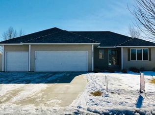 10055 Butternut Cir N, Brooklyn Park, MN 55443