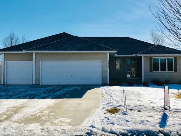 10055 Butternut Cir N, Brooklyn Park, MN 55443