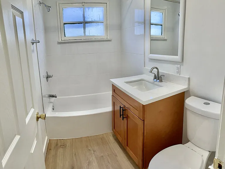 1215 S Fairfax Ave — Photo 29