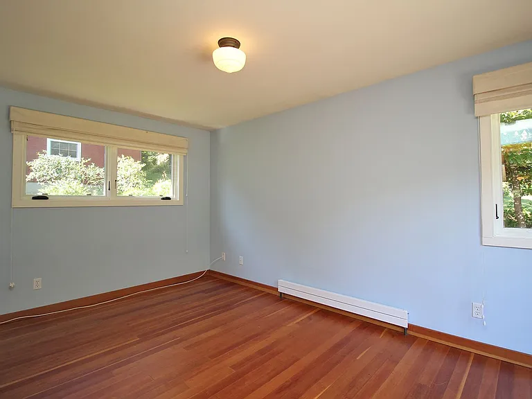 9233 SW Brier Pl — Photo 15