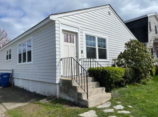24 Keeher Ave, Newport, RI 02840