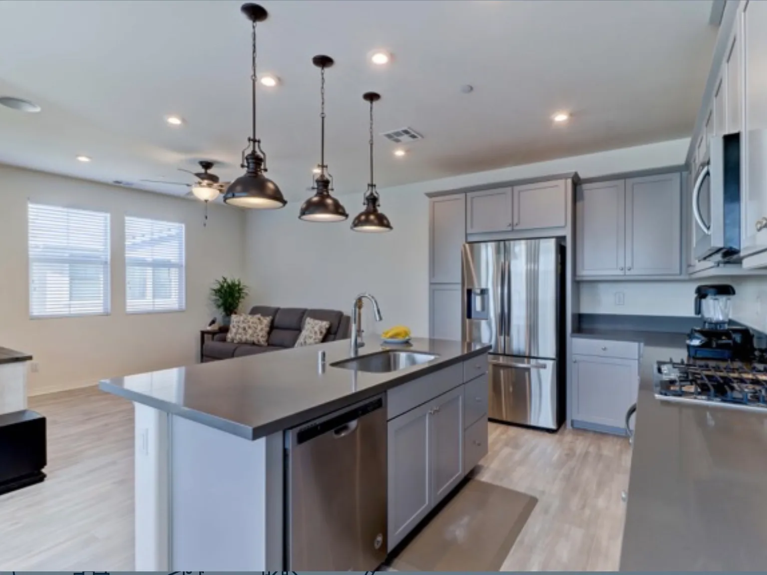 2 bed, 2.5 bath, 1642 sqft, $4,250 — Photo 3