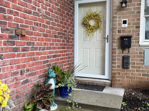 25 Glen Hollow Drive #H9, Holtsville, NY 11742