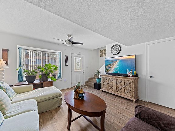 5th image of 411 NW Sea Lane APT D