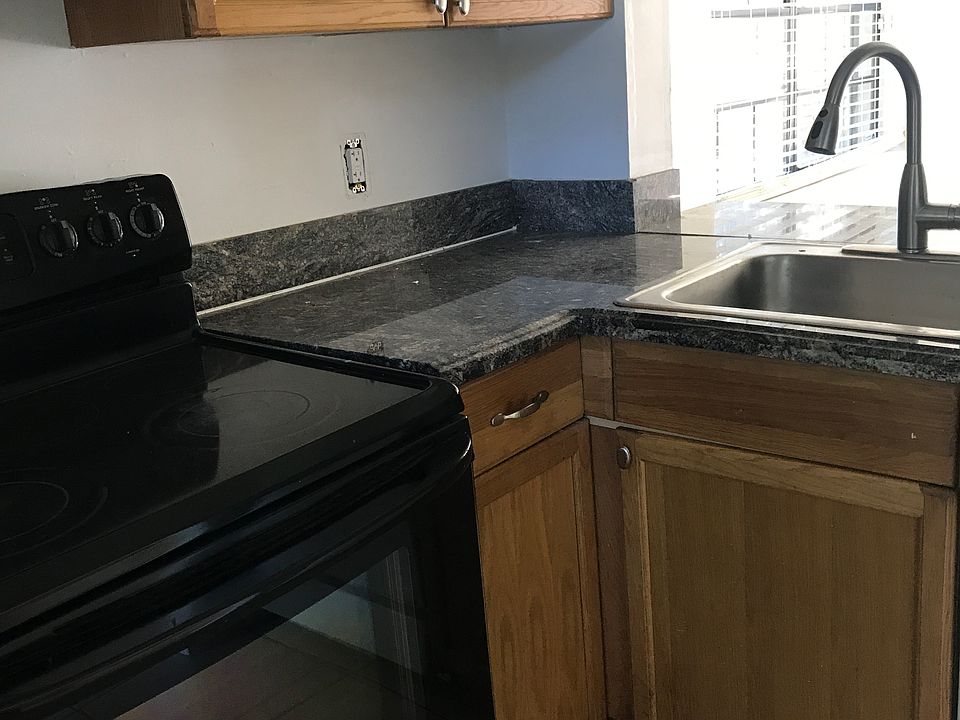 1st image of 406 N Cypress Dr APT 4