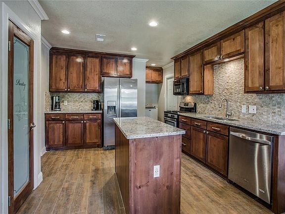 2nd image of 7813 Pensacola Ave