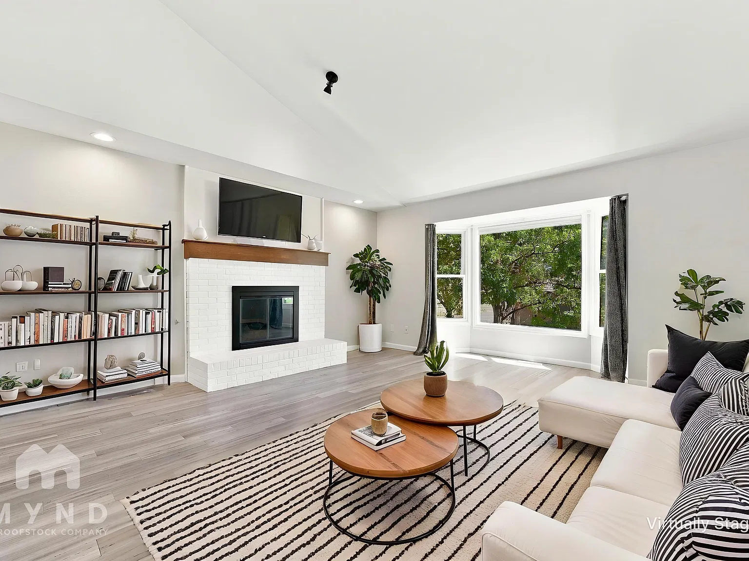 3 bed, 3.0 bath, 2614 sqft, $3,150 — Photo 2