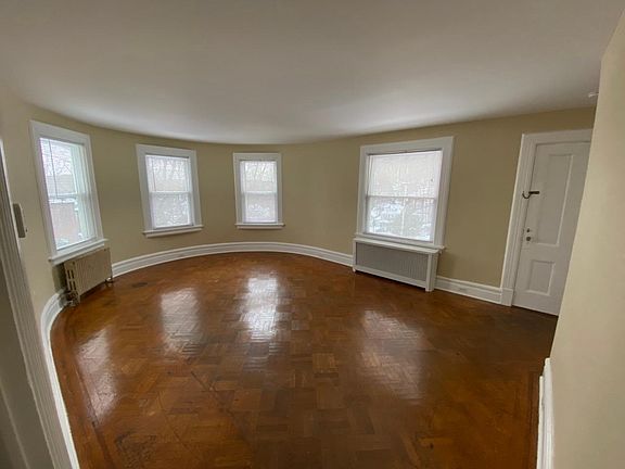 3rd image of 12 Putnam Ave