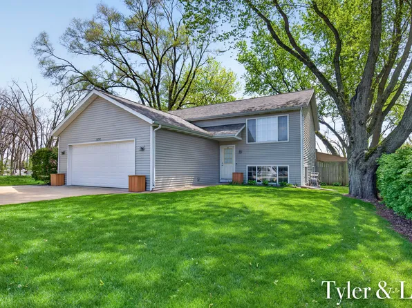 10298 Gordon St, Zeeland, MI 49464