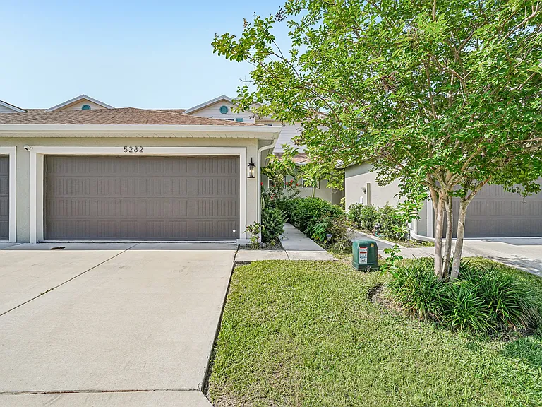 5282 Neil Dr — Photo 1