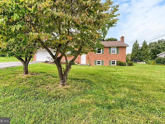 2nd image of 560 Boxwood Ln