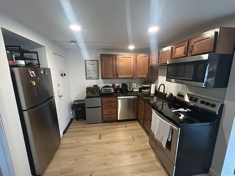 457 - 485 Pleasant Street — Photo 34