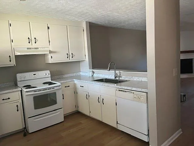 2 bed, 2.0 bath, 1144 sqft, $1,400 — Photo 2