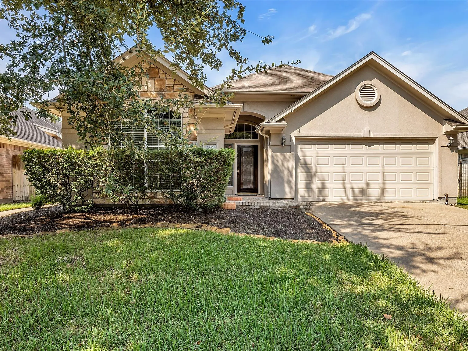 3 bed, 2.0 bath, 2261 sqft, $3,000 — Photo 1