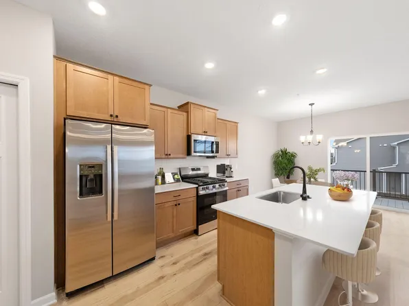 10370 Birchwood Cir, Victoria, MN 55318