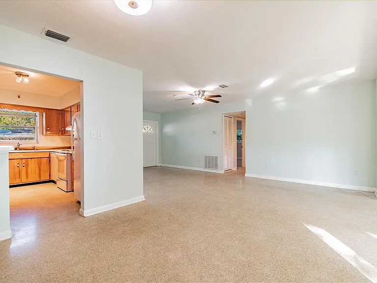 677 Oakwood Dr — Photo 17