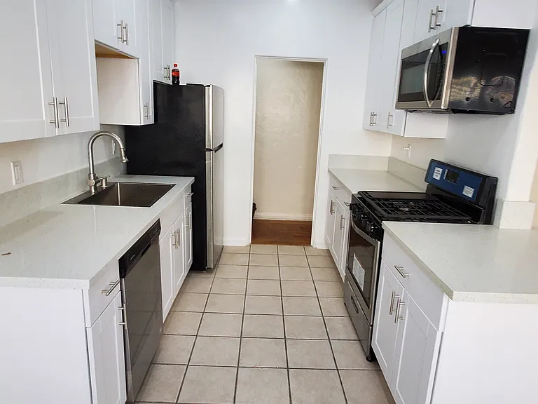 934 S Orange Grove Ave #1/2 — Photo 5
