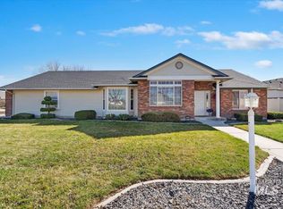 120 S Middle Creek Dr, Nampa, ID 83686