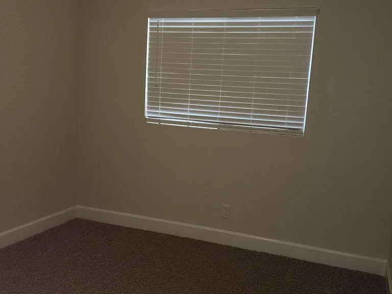 2090 N Berkeley Ave — Photo 8