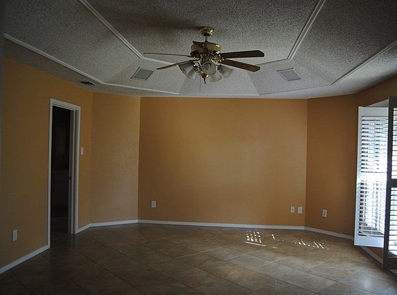 4th image of 120 W Kerria Ave