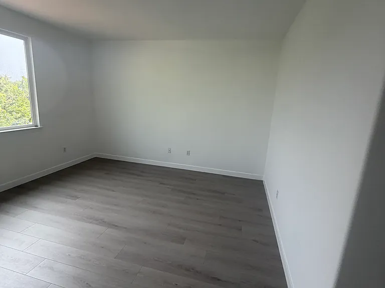 109 Cropton Ct — Photo 16