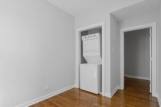 4 bed, 1.5 bath, 1000 sqft, $2,835 — Photo 2