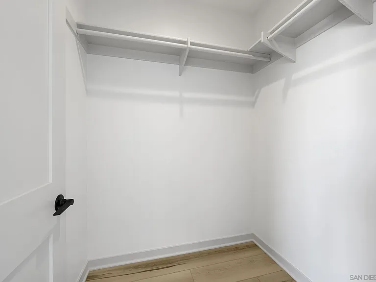 107 Daisy — Photo 21